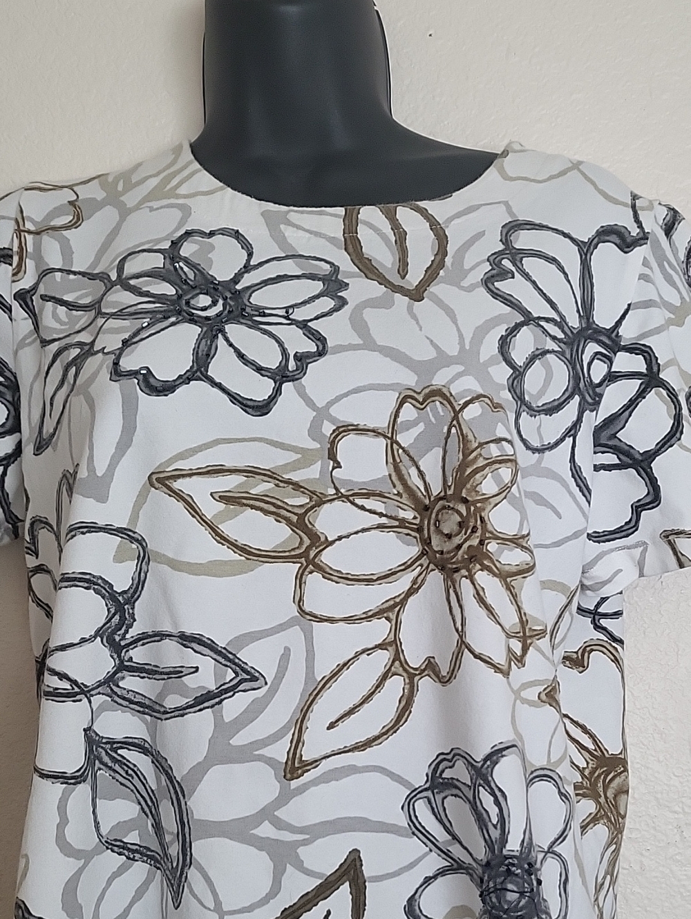 Alfred Dunner White Short Sleeve Floral Sketch Top